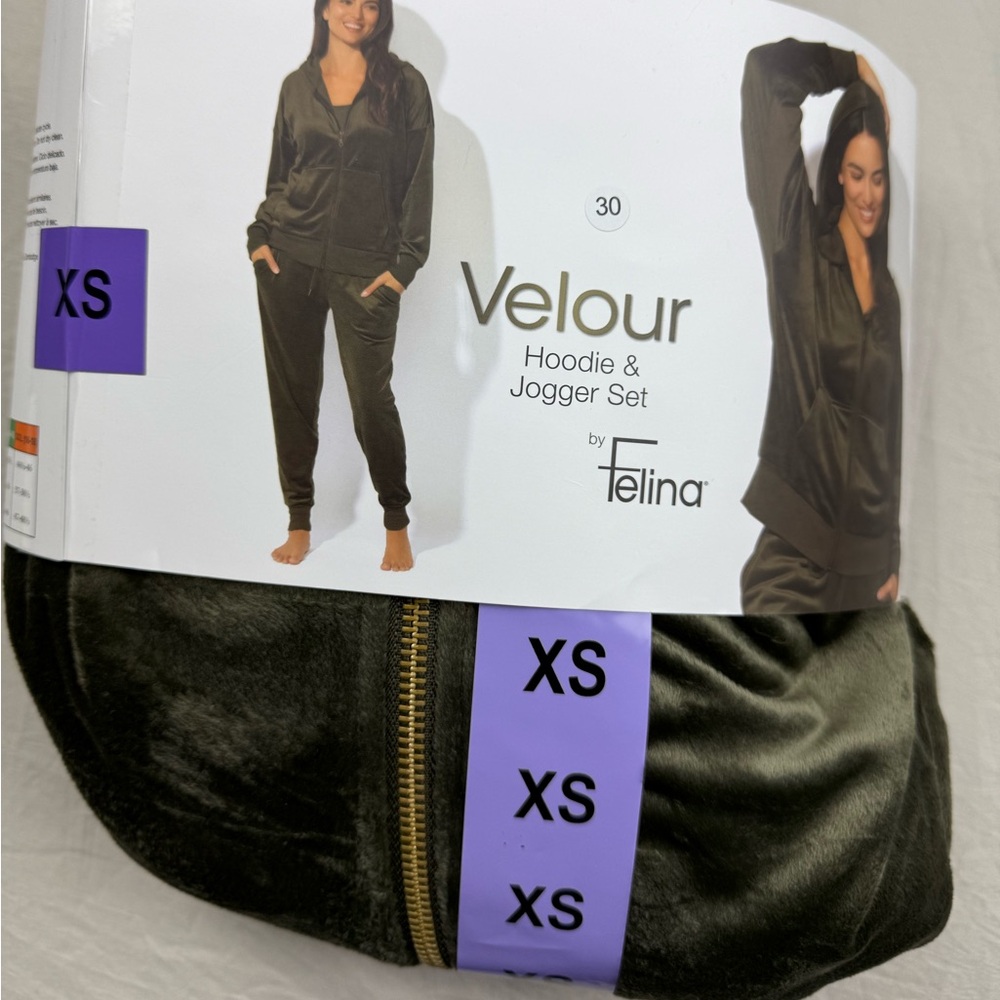 Felina Velour Hoodie & Jogger Set in green New size XS